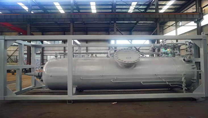 Vertical gas-liquid surge tank.jpg